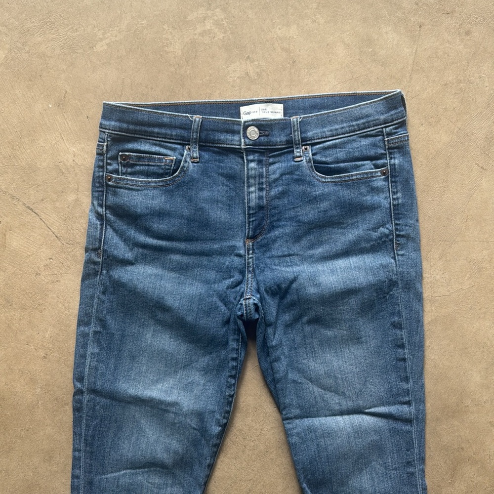 GAP Classic True Skinny Blue Women's Jeans - frayed hem, cut to Capris (29)